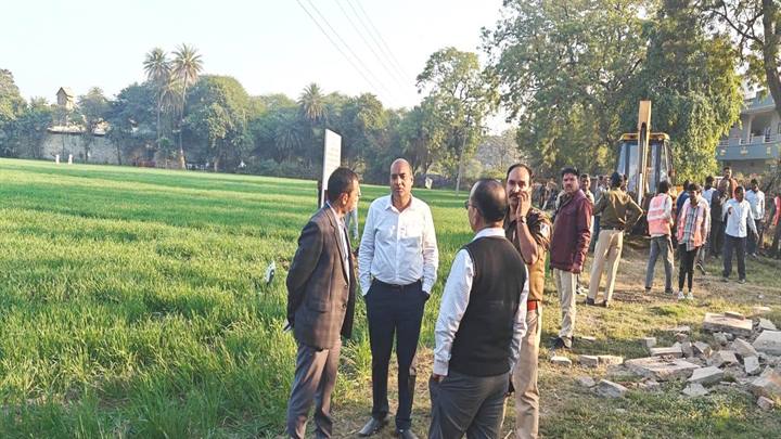 जिला प्रशासन एवं न.पा. की टीम ने नीमच शहर में की बड़ी कार्यवाही,लगभग 42 करोड़ मूल्‍य की 6.05 हेक्‍टेयर जमीन को कराया अतिक्रमण मुक्‍त