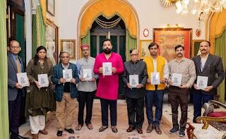 डॉ. लक्ष्यराज सिंह मेवाड़ से मिला इतिहासकारों का दल  :जब तक प्रेरक इतिहास लेखन में आपकी कलम चलेगी,उसमें स्याही भरने की जिम्मेदारी मेरी - डॉ. लक्ष्यराज सिंह मेवाड़, हिन्दूपति महाराणा संग्राम सिंह स्वतंत्रता के ध्वजधारक पुस्तक का किया विमोचन