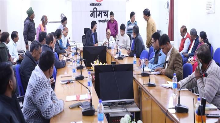 कलेक्‍टर ने जनसुनवाई में दिव्‍यांग बालिका कीर्ती को दिलाई 15 हजार रूपये की उपचार सहायता कलेक्‍टर ने की जनसुनवाई- 94 आवेदकों की सुनी समस्‍याएं