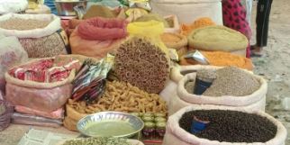 सर्दी बढ़ते ही गर्म मसालों के दाम चढ़े, बाजार में आई तेजी,- गर्म मसाले