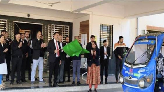 नेशनल लोक अदालत के व्यापक प्रचार-प्रसार हेतु प्रचार वाहनों को प्रधान जिला न्यायाधीश श्री राजपूत ने हरी झंडी दिखाकर रवाना किया