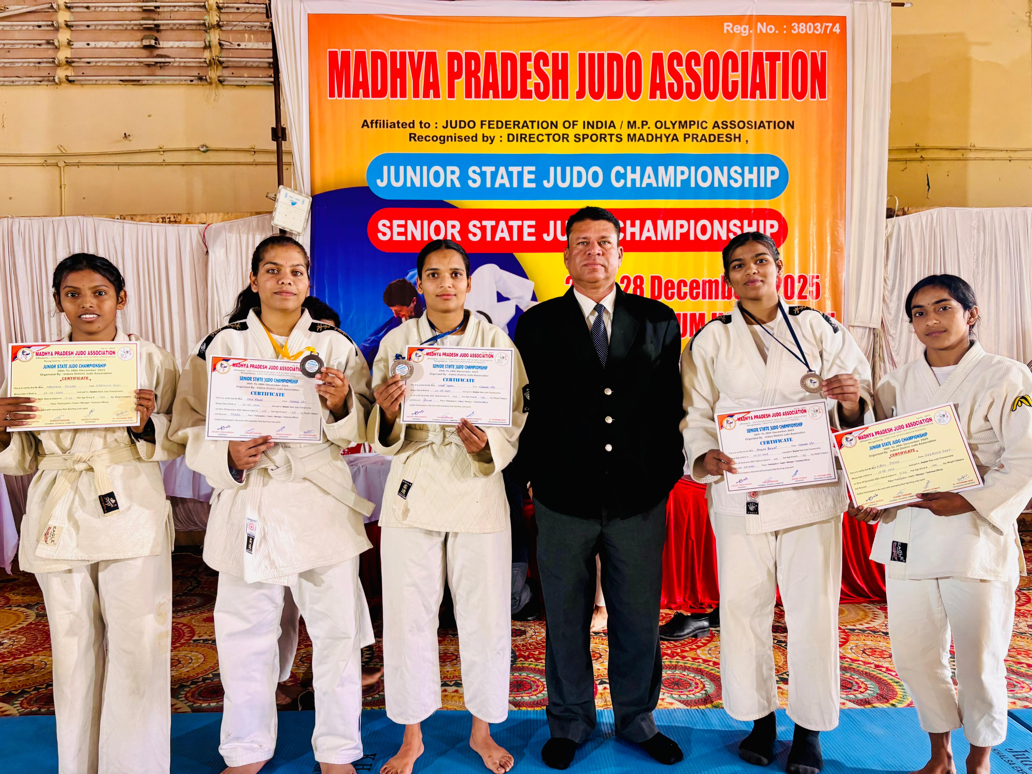 राज्य स्तरीय जुनियर एवं सीनियर जूडो प्रतियोगिता में नीमच के खिलाड़ियो 3 रजत एवं 1 कास्य पदक जीत कर किया शानदार प्रदर्शन