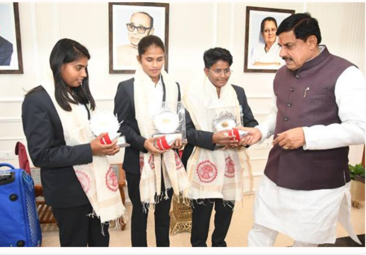 प्रदेश की तीन महिला क्रिकेट खिलाड़ियों को दी जाएगी 25-25 लाख रूपए की प्रोत्साहन राशि : मुख्यमंत्री डॉ. यादव