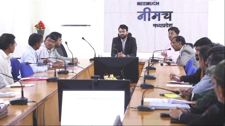 जिले के सभी आई.टी.आई.में उद्योगो की मांग अनुरूप विद्यार्थियों का स्‍कील्‍ड डेवलप करें-श्री चंद्रा