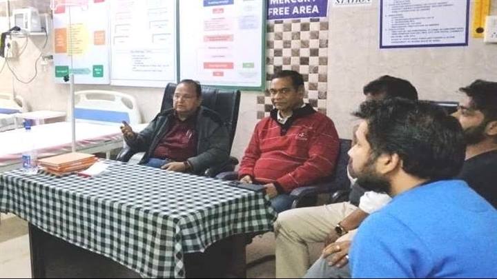 जिला चिकित्‍सालय से मरीजों को अतिआवश्‍यक होने पर ही रैफर किया जाए- डॉ.पाटील,  जिला चिकित्सालय में आपातलीन सेवाओं को सुदृढ करने बैठक सम्‍पन्‍न