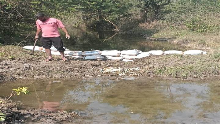 जिले में जल संरचनाओं पर बहते पानी रोकने 406 बोरी बंधान कार्य चिन्हित