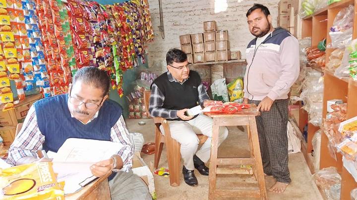खाद्य एवं औषधि प्रशासन विभागीय टीम ने चीताखेड़ा में की कार्यवाही, घी,मसाले, दाल, दलिया सहित 8 नमूने लिए