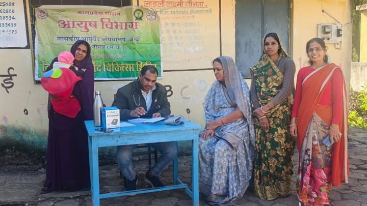 हनुमंतिया में नि:शुल्‍क आयुर्वेद चिकित्‍सा शिविर सम्‍पन्‍न- 38 रोगियों ने लिया स्‍वास्‍थ्‍य लाभ