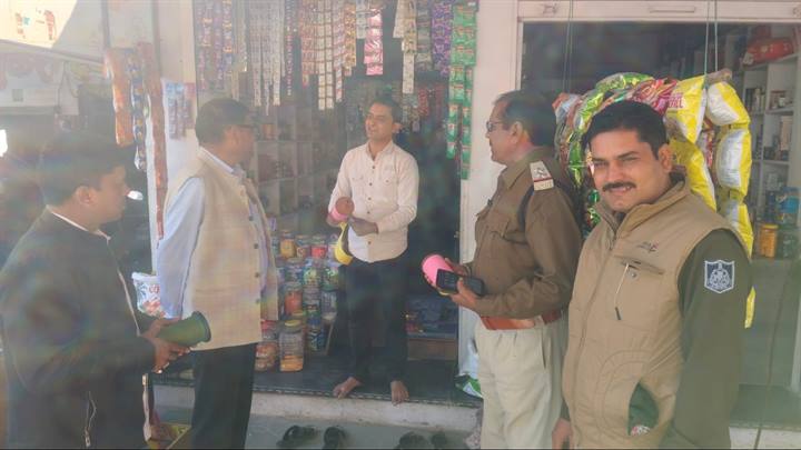 सिंगोली में प्रशासन की टीम ने चायनिज मांझा के विरूद्ध की जांच, मांझा विक्रेताओं के संस्‍थाओं का किया निरीक्षण