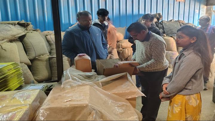 खाद्य सुरक्षा टीम ने तीन फर्मो का निरीक्षण किया, खाद्य पदार्थो के 6 नमूने लिए