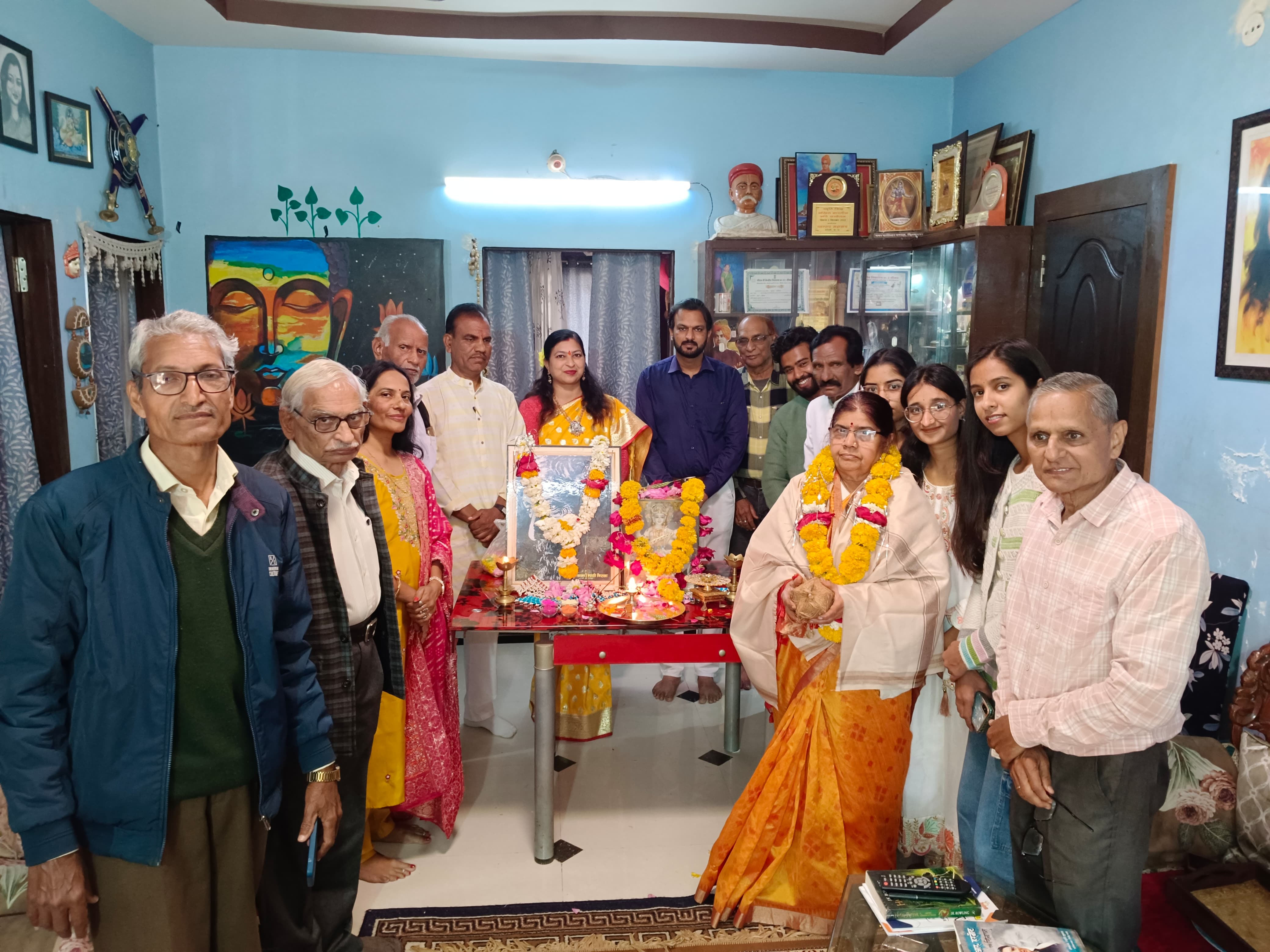 शब्द शिल्पकारों ने मनाया वसंत उत्सव और निराला जन्मोत्सव, :: कवयित्री डॉ प्रेरणा ठाकरे के निवास पर 21 वें उत्सव पर जुटे रचनाधर्मी, लेखिका रेणुका व्यास का सम्मान