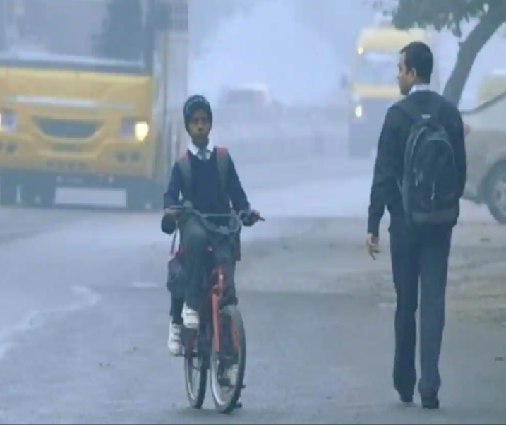 शीत लहर के चलते कलेक्टर ने घोषित किया जिले में नर्सरी से कक्षा आठवीं तक के विद्यार्थियों का अवकाश