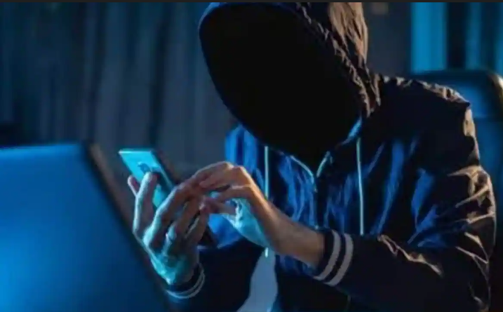 साइबर ठगोरो ने युवती को जिप ऐप डाउनलोड करा की लाखों की ठगी