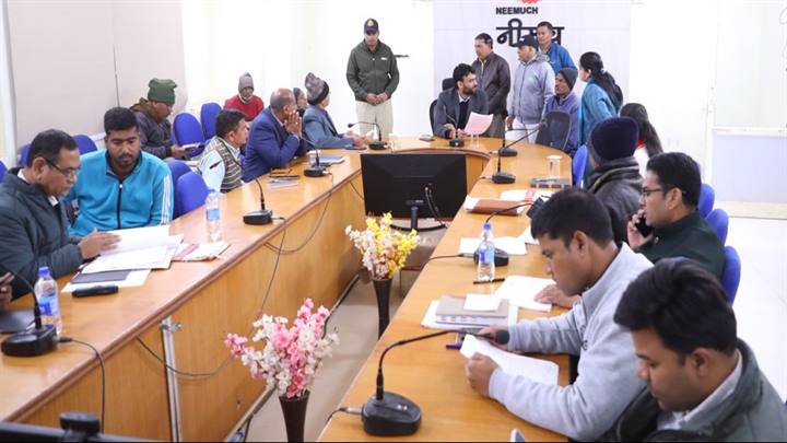 जनसुनवाई में कलेक्‍टर ने दिलाई सिंगोली के समीर को पुत्र के उपचार के लिए 12 हजार रूपये की सहायता