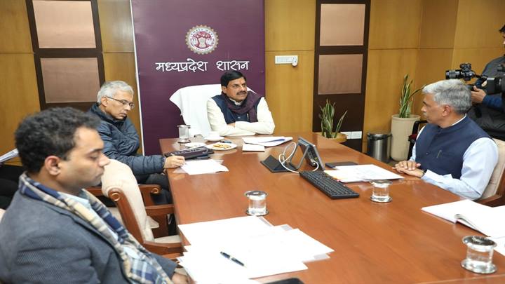 मुख्यमंत्री डॉ मोहन यादव ने वीसी के माध्यम से, जल सुरक्षा,जल संरक्षण और जल सुनवाई के लिये “स्वच्छ जल अभियान”का किया शुभारंभ