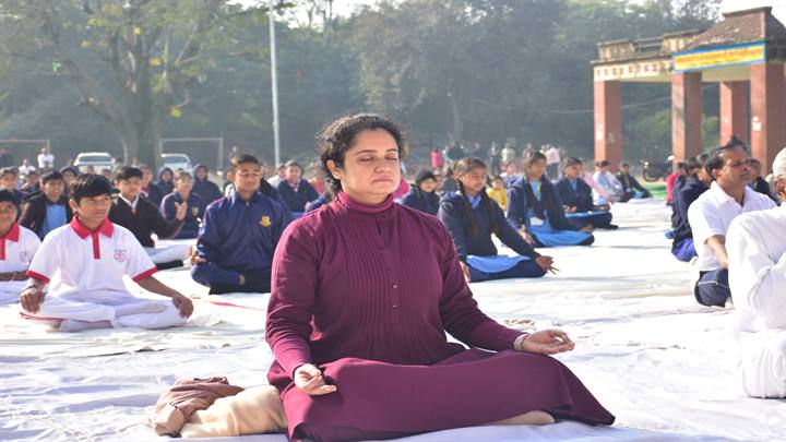 सूर्य नमस्कार से तन, मन के साथ मस्तिष्क भी स्वस्थ रहता है : कलेक्टर श्रीमती गर्ग